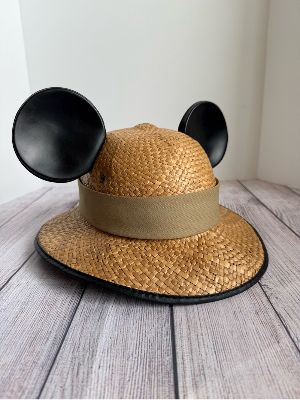 DISNEY Goofy’s Hat Co. Mickey Wicker Hat